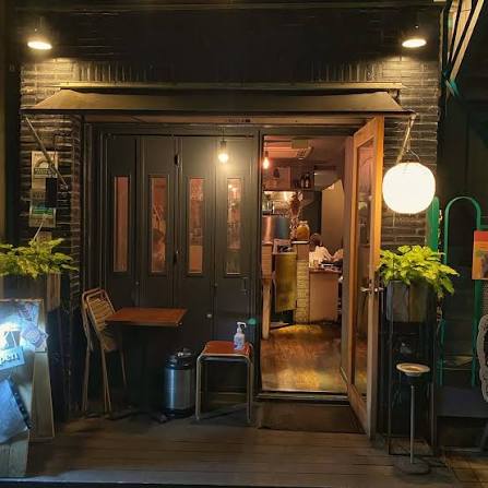 お酒と洋風ごはん おむかい のお店の場所は！